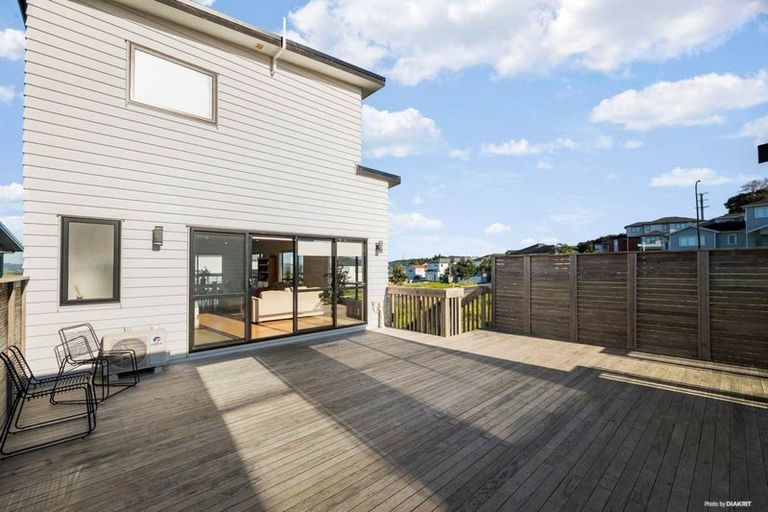 Photo of property in 58 Ascension Crescent, Orewa, 0931