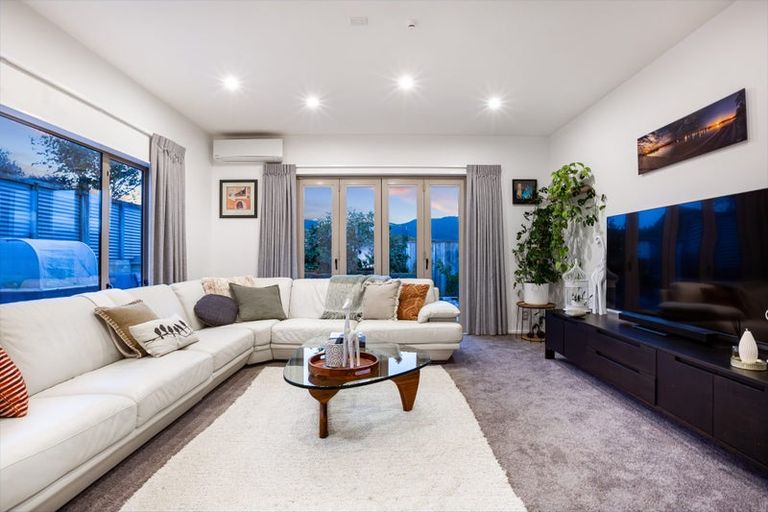 Photo of property in 61 Quadrant Heights, Paraparaumu, 5032