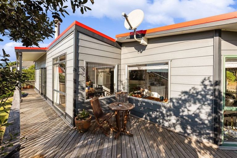 Photo of property in 16 Frances Street, Waikanae Beach, Waikanae, 5036