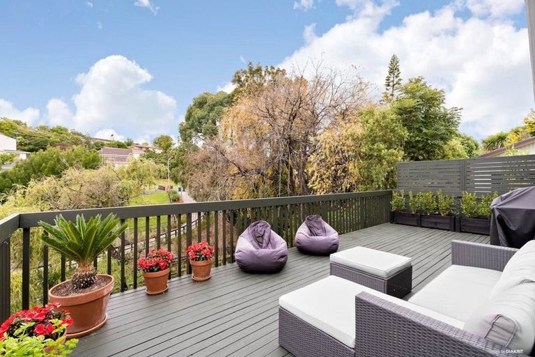 Photo of property in 2/28 Scarlock Avenue, Browns Bay, Auckland, 0630