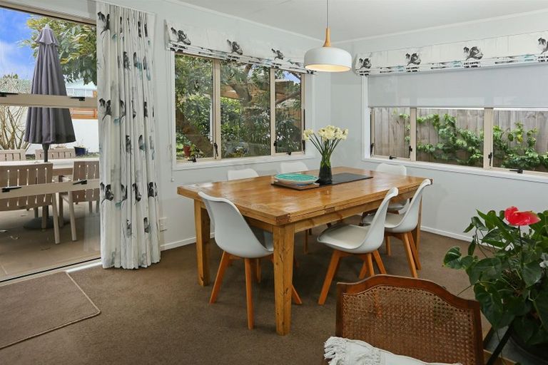 Photo of property in 5 Taitua Drive, Te Atatu South, Auckland, 0610