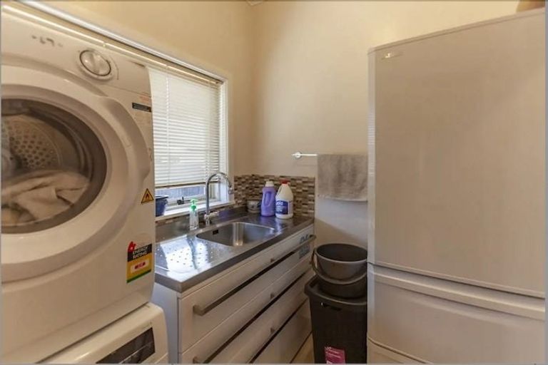 Photo of property in 17 Harris Street, Greenmeadows, Napier, 4112