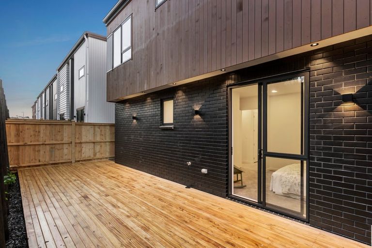 Photo of property in 43 Puihi Crescent, Massey, 0614