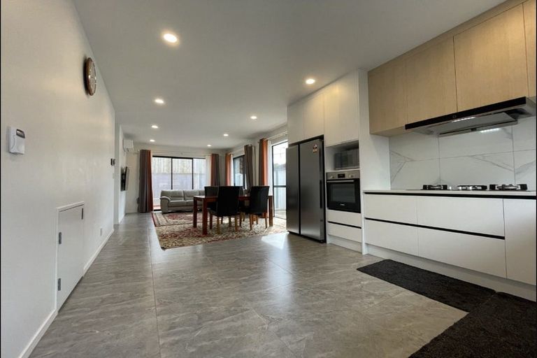 Photo of property in 8d Blyton Lane, Pakuranga Heights, Auckland, 2010