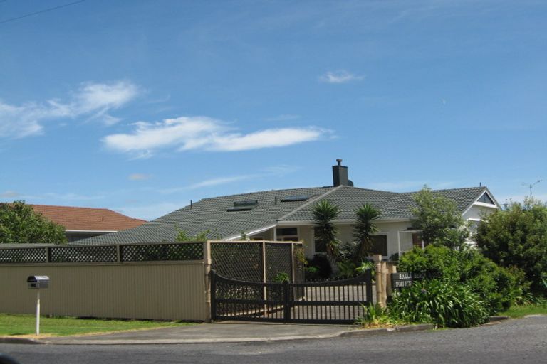 Photo of property in 77 Torkar Road, Clarks Beach, 2122