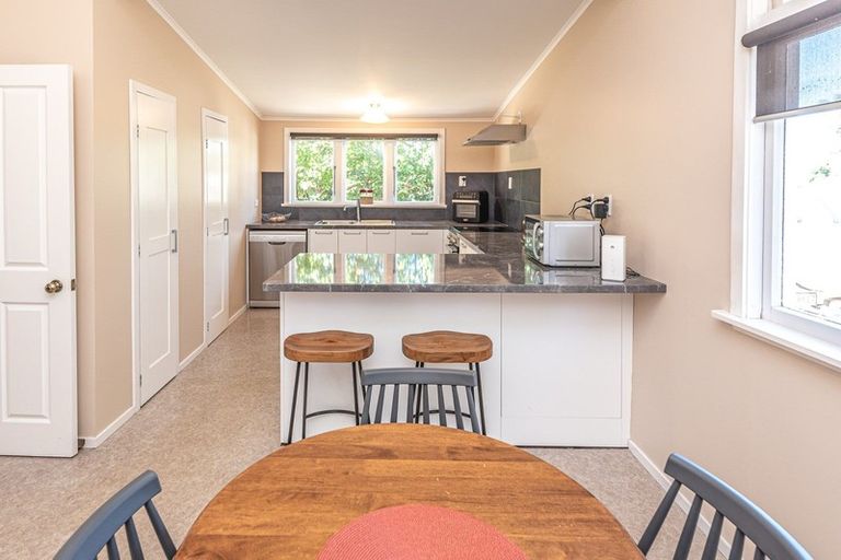 Photo of property in 42 Gloag Street, Waverley, 4510