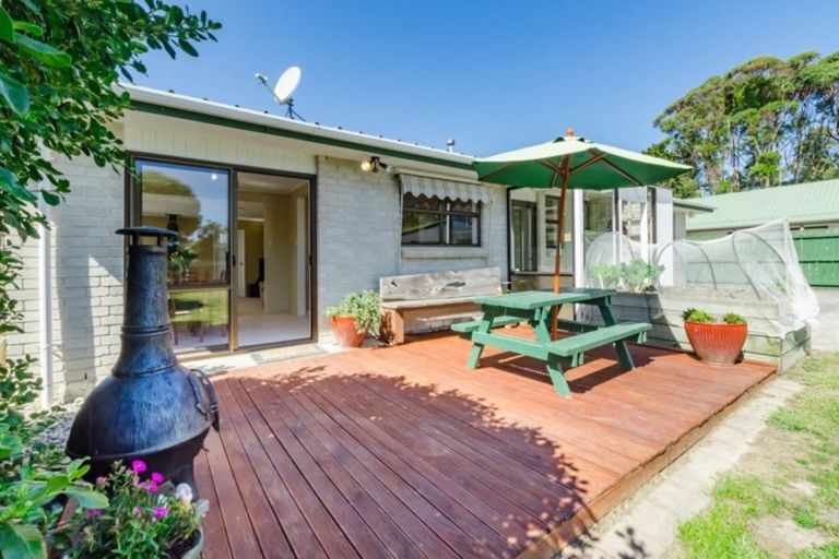 Photo of property in 34 Greenaway Road, Waikanae, 5036