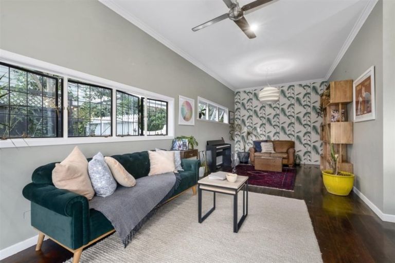 Photo of property in 200 Queen Street, Northcote Point, Auckland, 0627