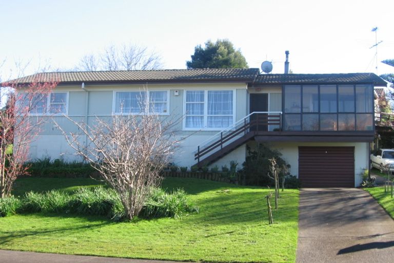 Photo of property in 1 Snowden Place, Opaheke, Papakura, 2113