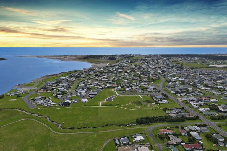 Photo of property in 3 Rangeview Rise, Foxton Beach, 4815