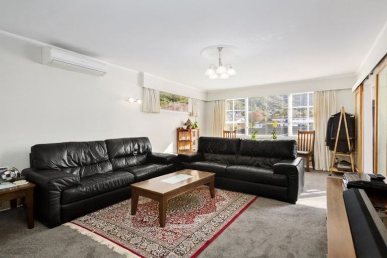 Photo of property in 6 Nuffield Street, Tawa, Wellington, 5028