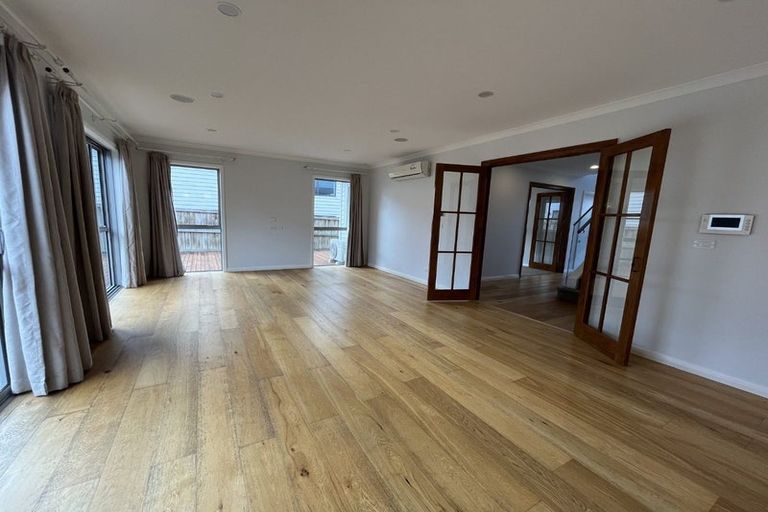 Photo of property in 26 Lagonda Rise, Oteha, Auckland, 0632