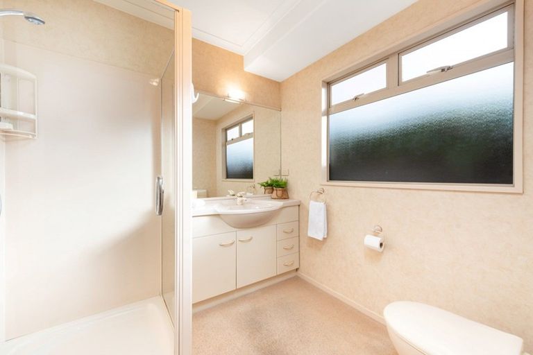 Photo of property in 37 Rosberg Place, Mount Maunganui, 3116