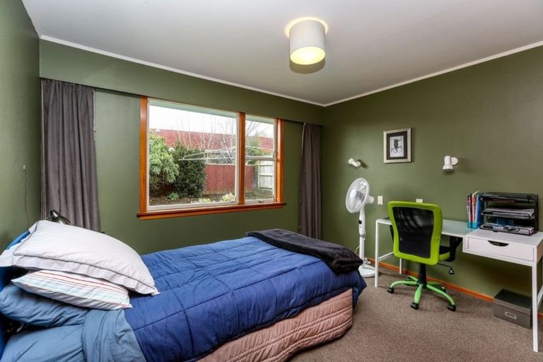 Photo of property in 25 Manu Crescent, Upper Vogeltown, New Plymouth, 4310