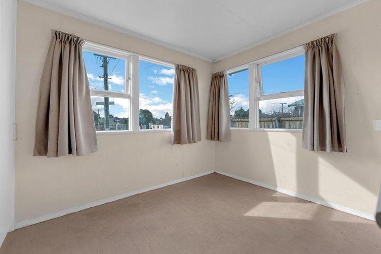 Photo of property in 76 Cambridge Terrace, Papatoetoe, Auckland, 2025