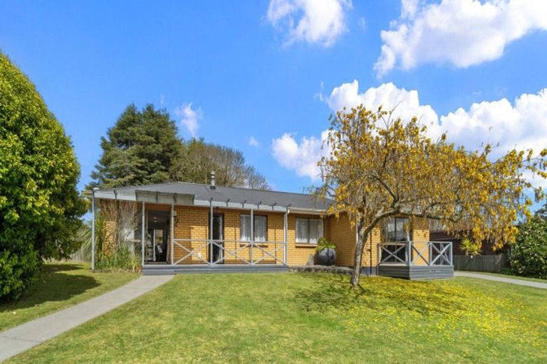 Photo of property in 2 Sheridan Crescent, Leamington, Cambridge, 3432