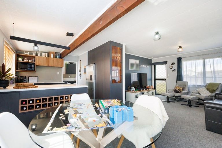 Photo of property in 20 Cargill Grove, Kelvin Grove, Palmerston North, 4414