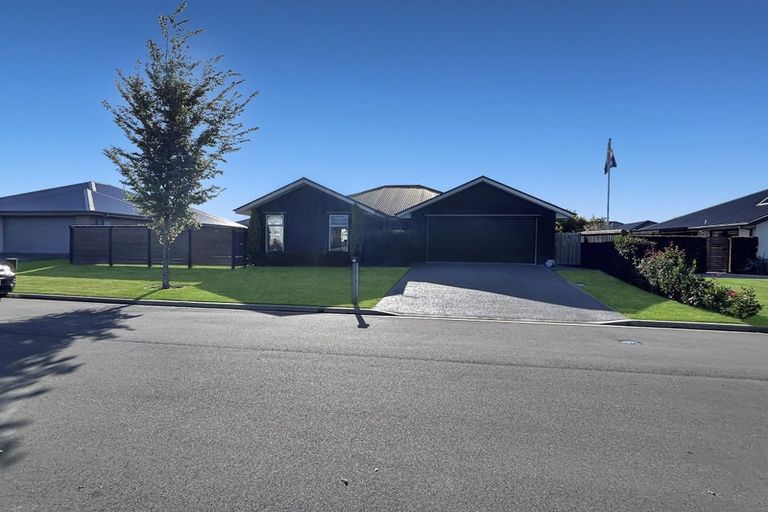 Photo of property in 43 Highgate Drive, Rangiora, 7400