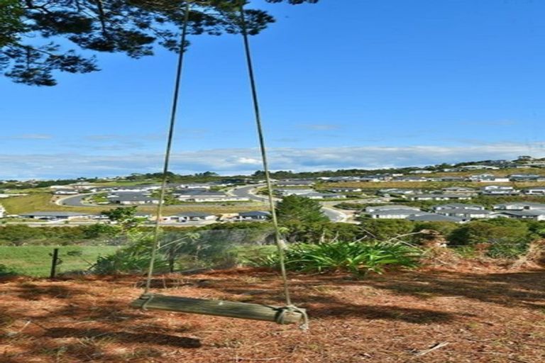 Photo of property in 22 Scott Road, Stanmore Bay, Whangaparaoa, 0932