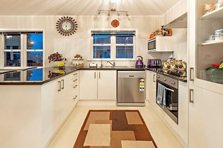 Photo of property in 142 Russell Road, Manurewa, Auckland, 2102