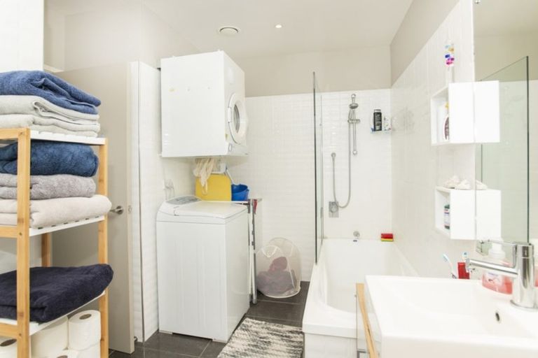 Photo of property in Marina View Apartments, 302/4 Reads Quay, Gisborne, 4010