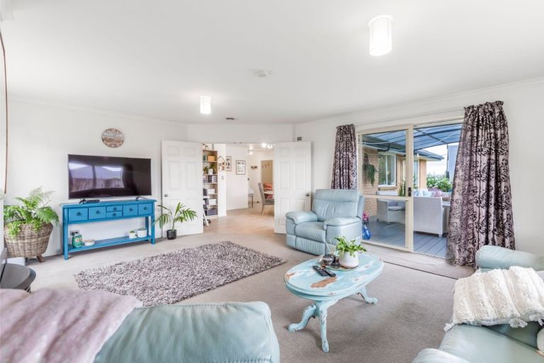 Photo of property in 58 Rivervale Grove, Stanmore Bay, Whangaparaoa, 0932