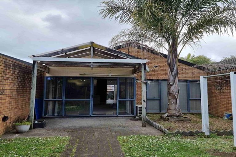 Photo of property in 2/202 Massey Road, Mangere East, Auckland, 2024