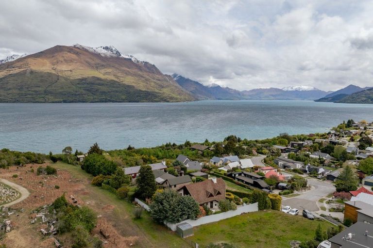 Photo of property in 9 Cypress Court, Kelvin Heights, Queenstown, 9300