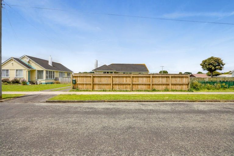 Photo of property in 15 Acourt Street, Hawera, 4610