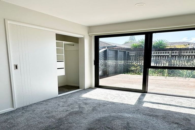Photo of property in 8/26 Buscomb Avenue, Henderson, Auckland, 0610