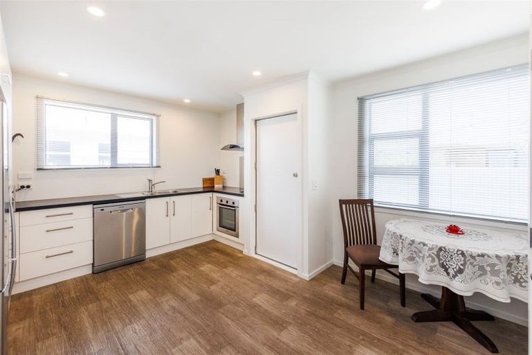 Photo of property in 12 Somerset Crescent, Highbury, Palmerston North, 4412