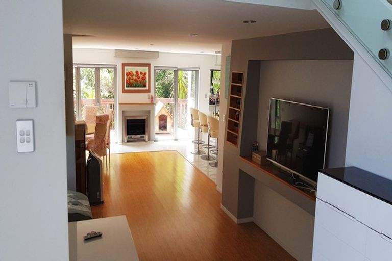 Photo of property in 34 Bur Oak Terrace, Schnapper Rock, Auckland, 0632