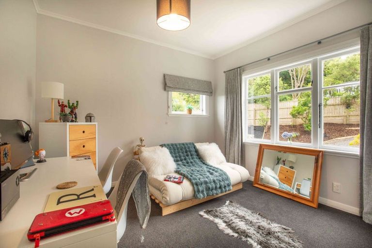 Photo of property in 50 Maungaraki Road, Korokoro, Lower Hutt, 5012