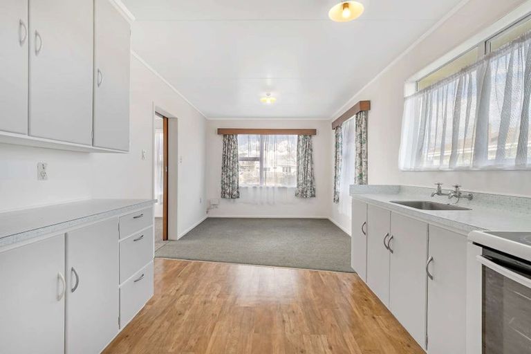 Photo of property in 7 Gloag Street, Waverley, 4510