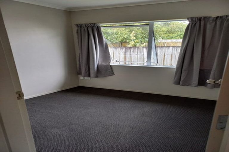 Photo of property in 47 Fairclough Road, Beach Haven, Auckland, 0626