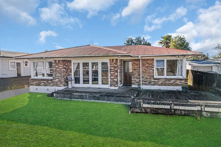 Photo of property in 8 Braeburn Place, Takanini, 2112