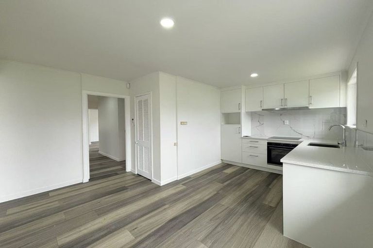 Photo of property in 28 Swanson Road, Henderson, Auckland, 0610