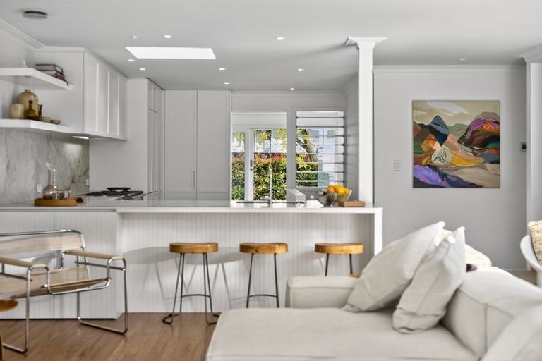 Photo of property in 32 Raymond Street, Point Chevalier, Auckland, 1022