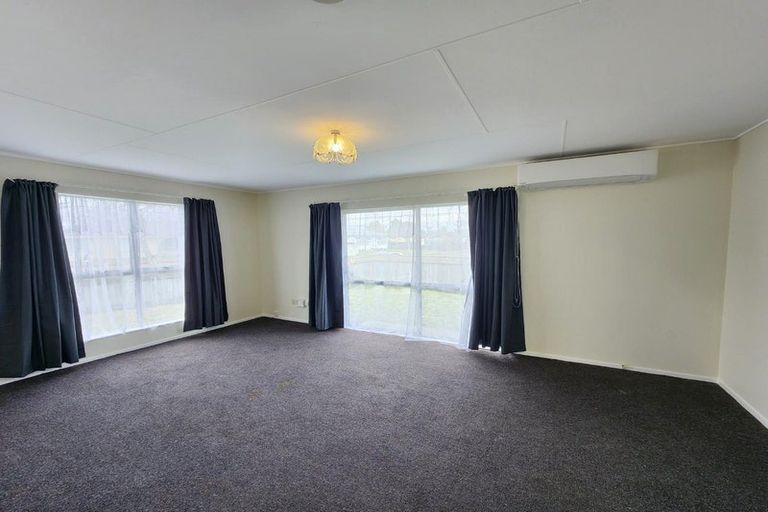 Photo of property in 37 Rhodes Drive, Kelvin Grove, Palmerston North, 4414