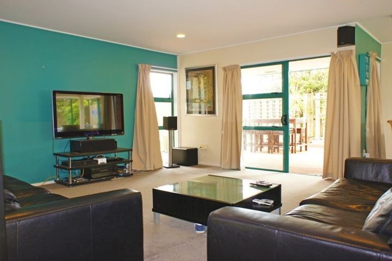 Photo of property in 5 Jan Higgins Place, Golflands, Auckland, 2013