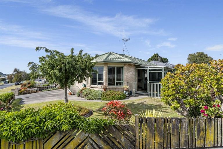 Photo of property in 16 Chaytor Street, Te Puke, 3119