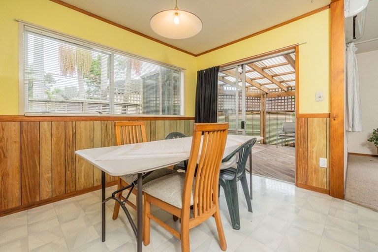 Photo of property in 1/107 Konini Road, Titirangi, Auckland, 0604