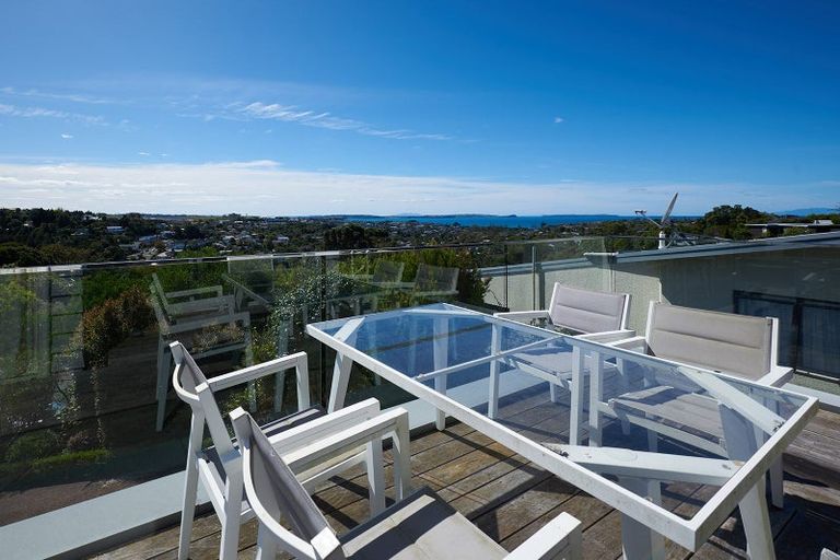 Photo of property in 68 Matipo Road, Te Atatu Peninsula, Auckland, 0610