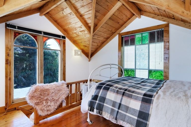 Photo of property in 5 Rayner Road, Piha, New Lynn, 0772