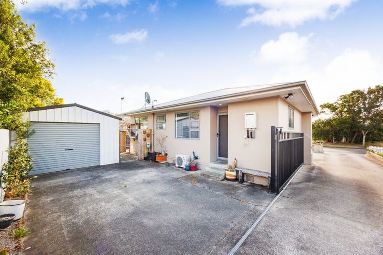 Photo of property in 12 Somerset Crescent, Highbury, Palmerston North, 4412