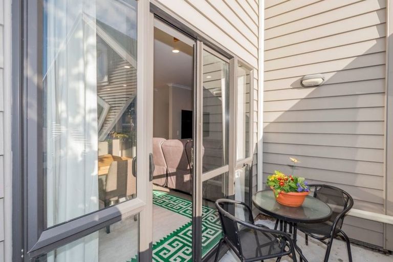 Photo of property in Te Kakariki Apartments, 3/8 Wellington Road, Paekakariki, 5034