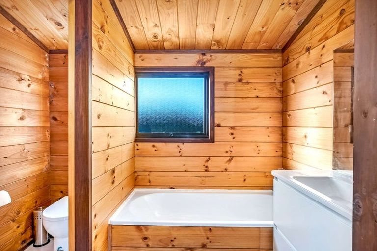 Photo of property in 2 Bruce Street, Cromwell, 9310