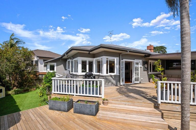 Photo of property in 2/46 Gladstone Road, Northcote, Auckland, 0627