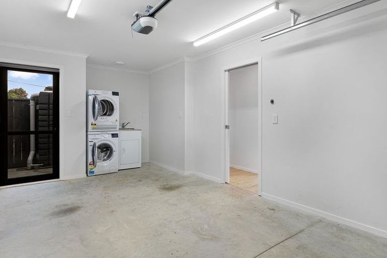 Photo of property in 124a Cambridge Terrace, Fairfield, Lower Hutt, 5011