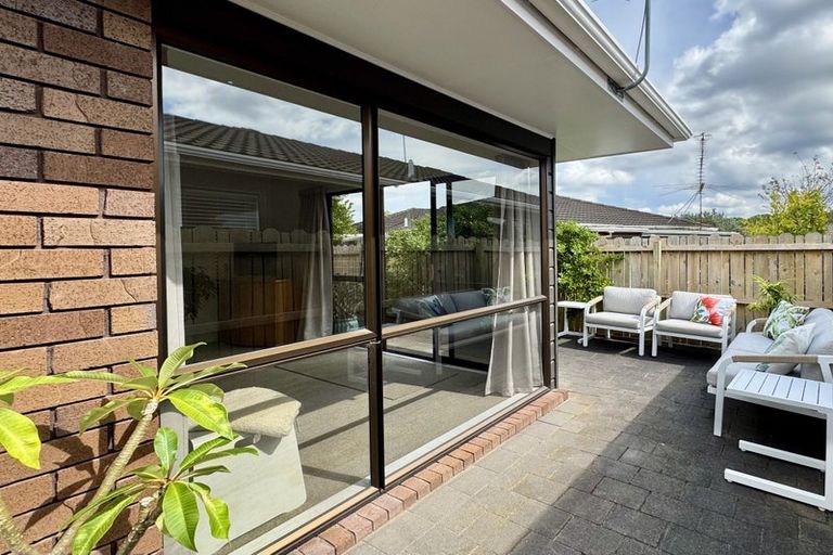 Photo of property in 1/71 Aviemore Drive, Highland Park, Auckland, 2010